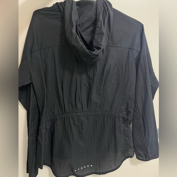 Lightweight Nike windbreaker for running - Picture 2 of 2